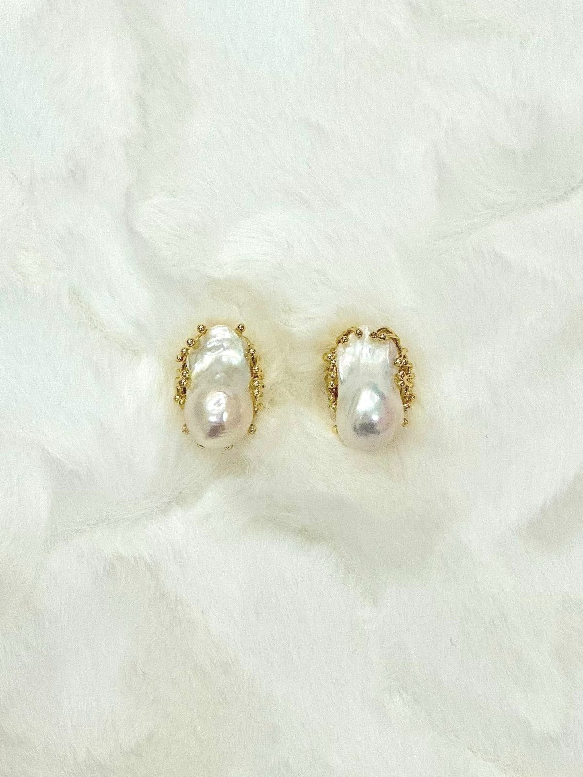 Evane Pearl Earrings
